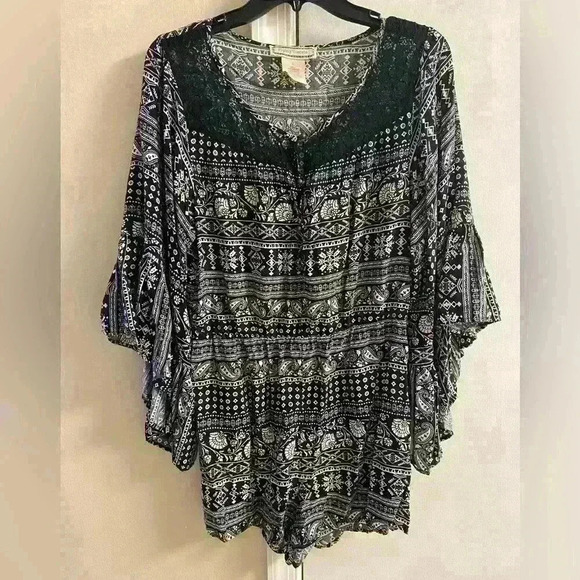 Flying tomatoes romper bell sleeves paisley print boho elastic waist. Large - Picture 1 of 8